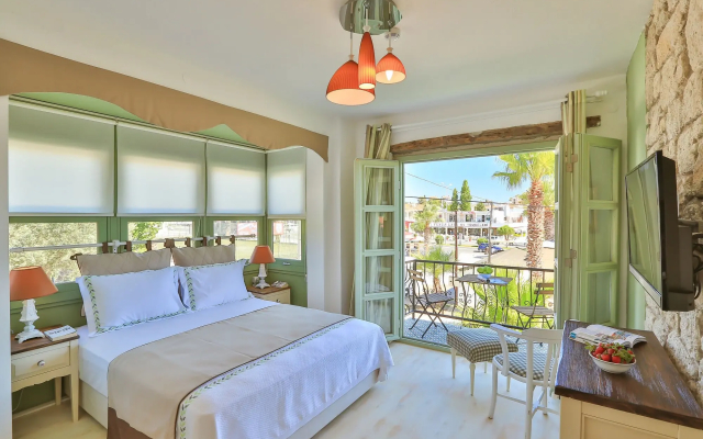 Palas Alacati - Adults Only