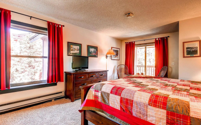 Tannenbaum Condominiums by Ski Country Resorts