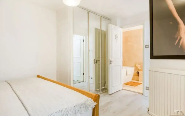 2bed w/ Covered Patio, 5 Mins to Paddington Stn