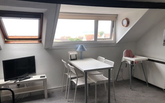 Quirky Loft Apartment in Paignton With sea Views