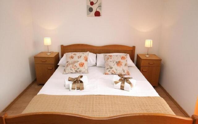 Apartments Antonia-5m from sea