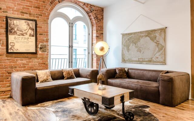1861 Grand Loft in Old Port by Nuage