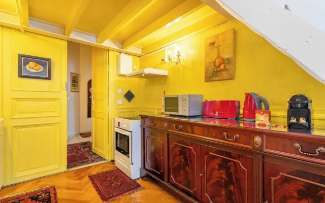 Charming Duplex With 1 Bedroom