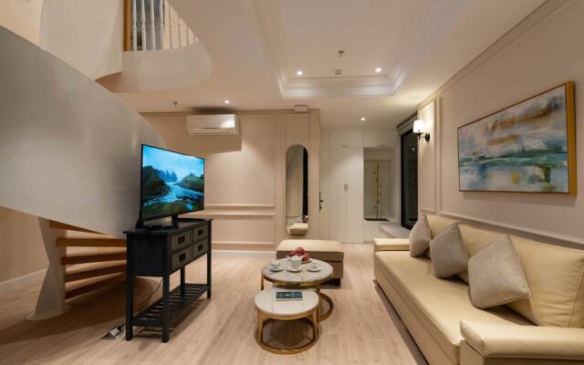 Louis Mo Apartment