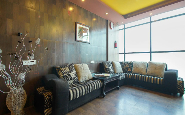 OYO 10335 Platinum Hotel