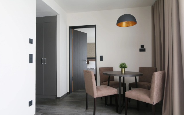 in2 The Boardinghouse