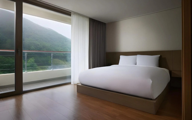 Mayhills Resort
