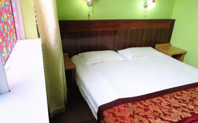 25 Four Seasons Youth Hostel