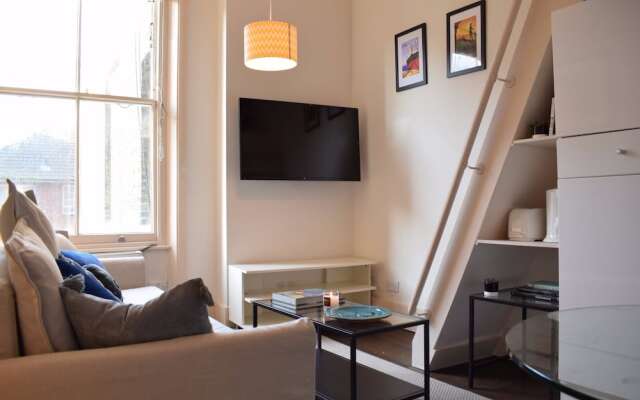1 Bedroom Flat in Notting Hill With Mezzanine