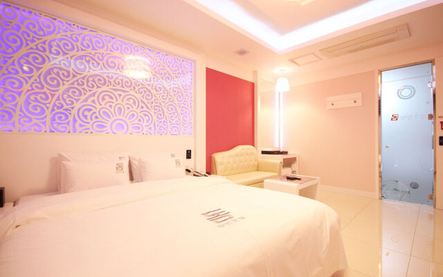 Dom Hotel