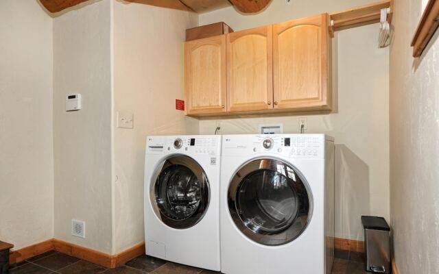 Paradise Meadow Lodge