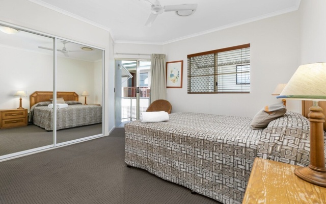 Beautiful North Facing River Views at Noosaville - Unit 4 Riverside 235 Gympie Tce – Guest Rooms – Noosaville