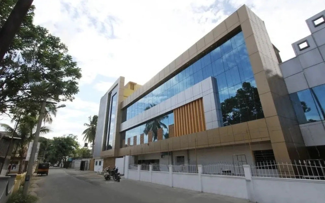 Sri Manis Residency by OYO Rooms
