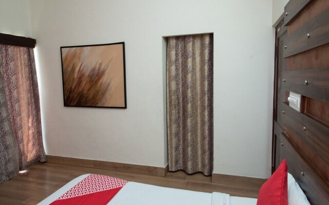 OYO 13357 Destiny Inn