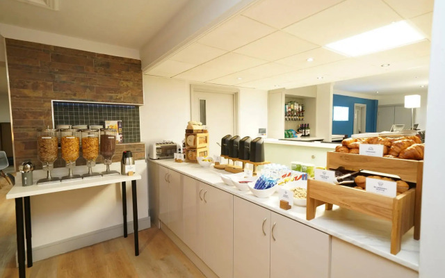 Hol Inn Express East