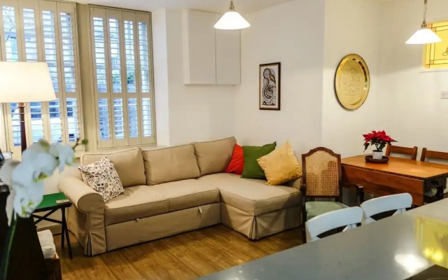 Quiet Ground Floor Mews Flat and Parking