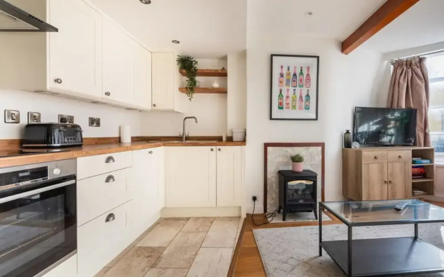 Bright & Quirky 3BD Home - Wellington Terrace!