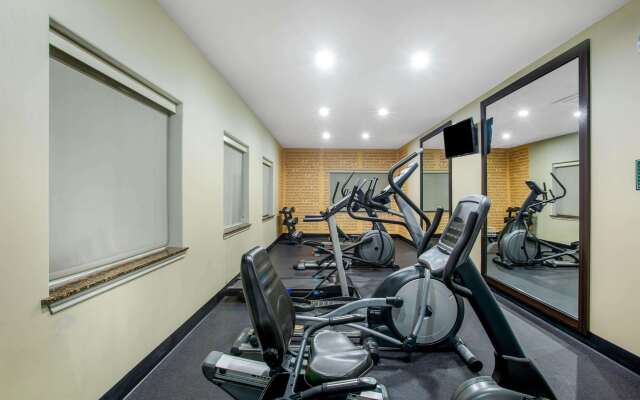 La Quinta Inn & Suites by Wyndham Kyle - Austin South