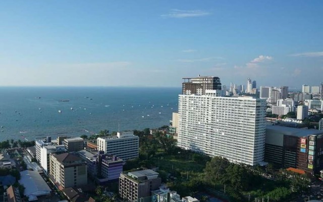 The Base Central Pattaya by Arawat