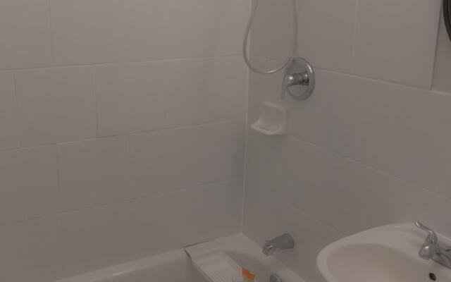 Barefoot Villas Room 1 Redwood