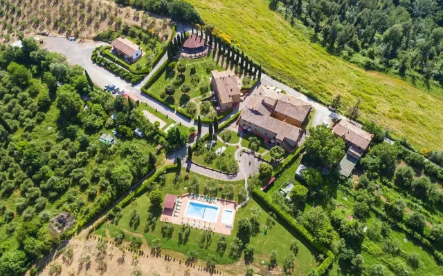 Borgo Collelungo, Apartments in Montaione