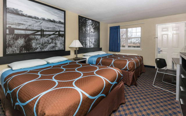 Super 8 by Wyndham Arlington Near AT&T Stadium