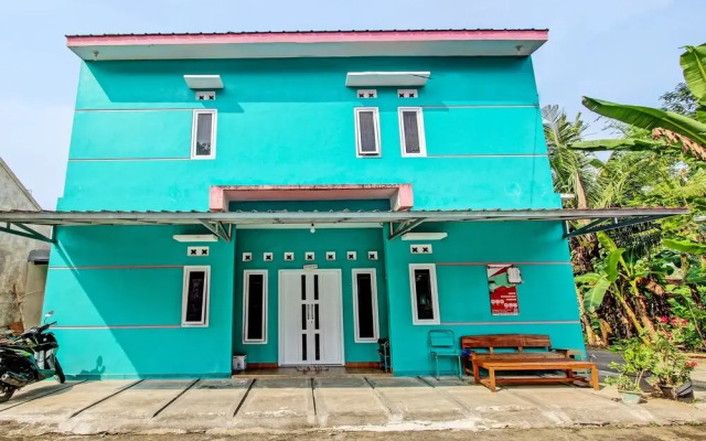 OYO 92521 Guest House Inayah Syariah