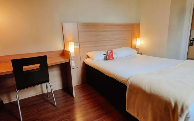 Hotel ibis Santiago Providencia - Image 2