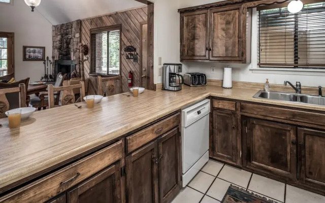 206 Coal Mountain - Three Bedroom Cabin
