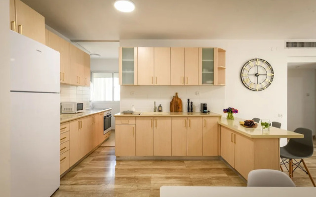 Seaside Escape with Private Patio by Sea N Rent