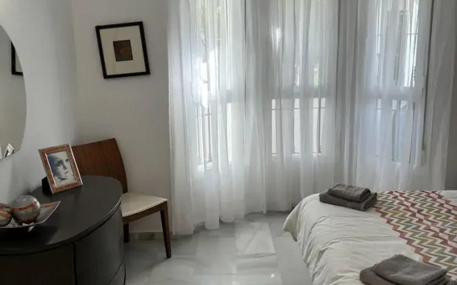Beach Apartment - Sleeps 6, Pool & Private Terrace