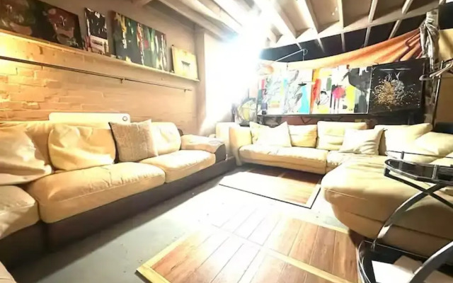 Arty Infused Loft With ac Near Emirates Stadium