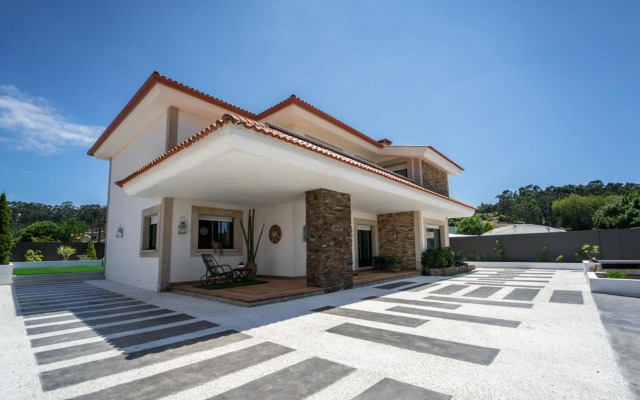 Villa con piscina a pie de playa