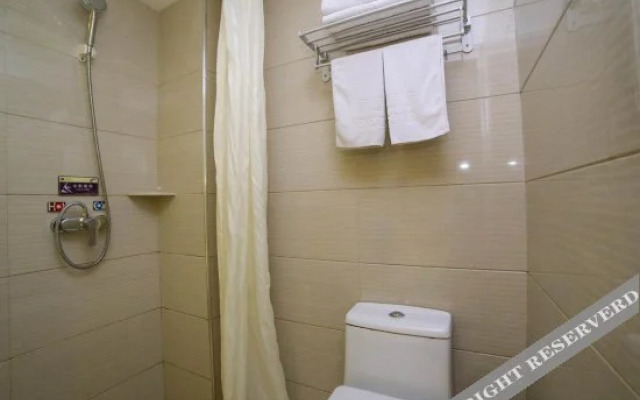 Ease Hotel (Yichang China Three Gorges University)