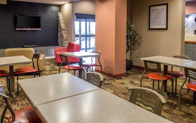 Hometowne Studios & Suites By Red Roof Washington