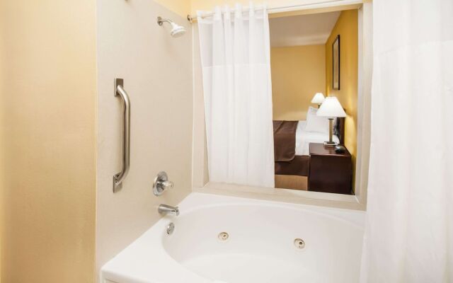 Halsted Inn And Suites Harvey - Chicago Southland