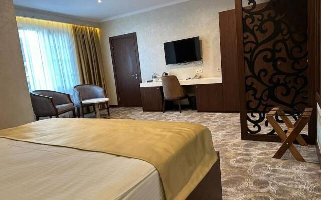 MandarinnART Hotel