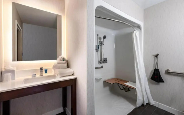 Radisson Hotel Fairview Heights - St. Louis