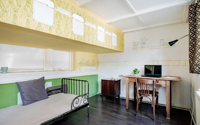 Baroque Hostel & Coworking