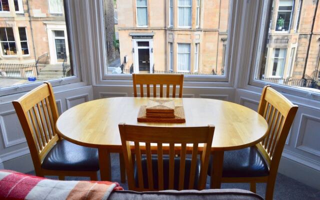 Spacious 3 Bedroom West End Flat