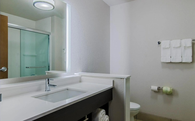 Holiday Inn Express & Suites Atchison by IHG