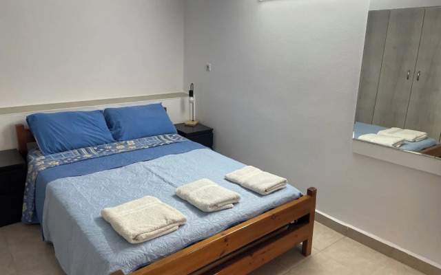 Gorgeous White Marsis Apartment in Paros