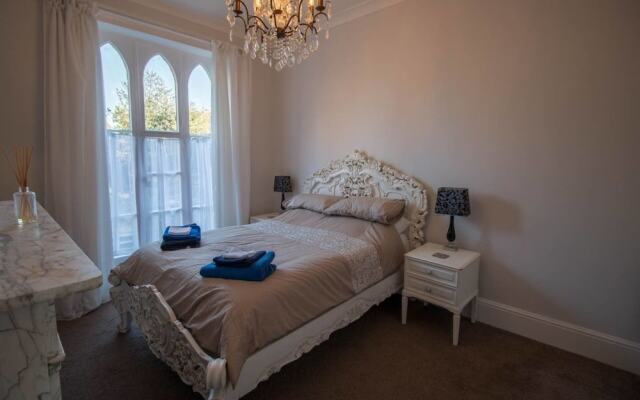 Elegant Georgian 1 Bed Apartment in Herne Bay