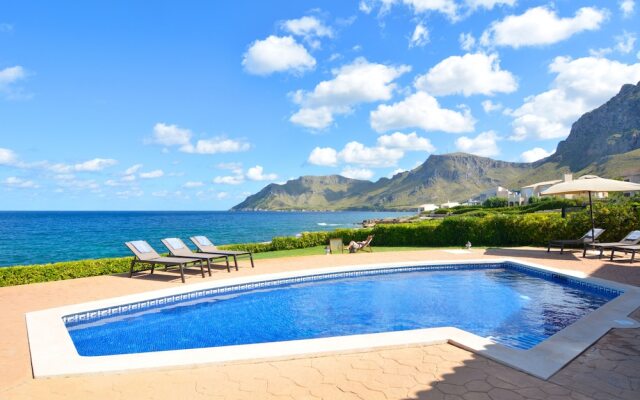 Mallorca Family Sea Front Villa in Betlem