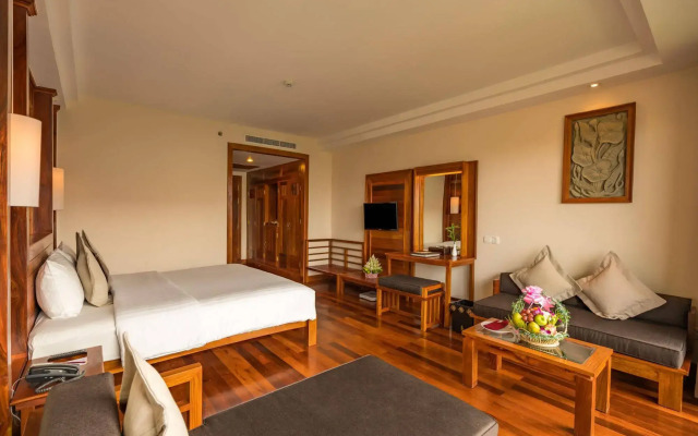 Angkor Miracle Reflection Club