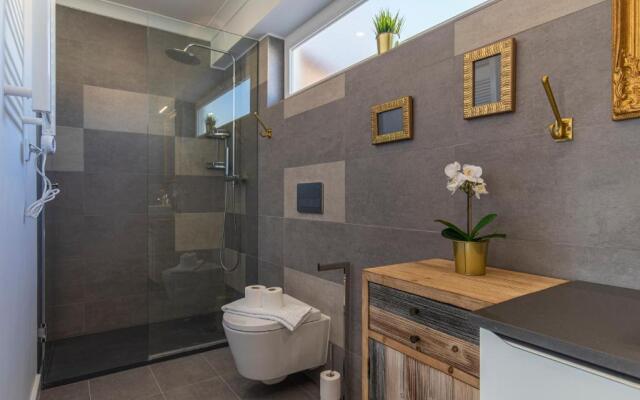 LovelyStay - Sunny 1BDR Apartment W/Terrace