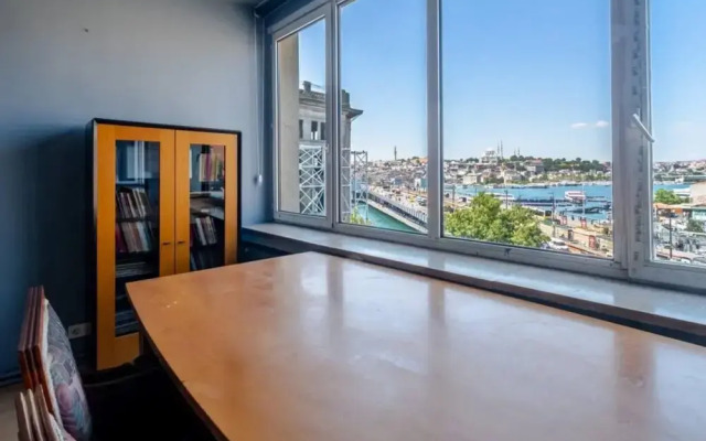 Flat With Karakoy View Near Ferry Station