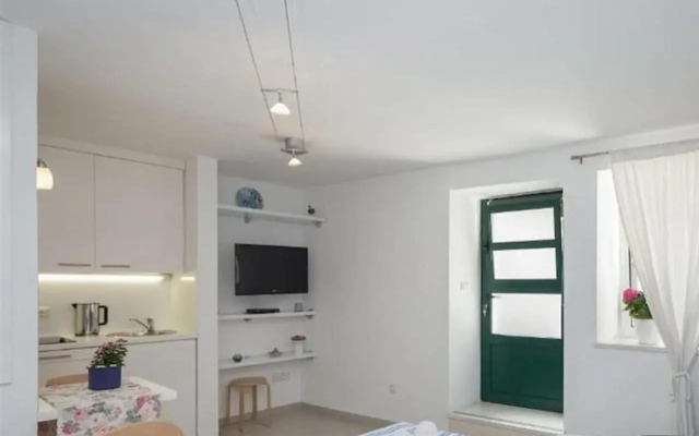 Split Center Suites
