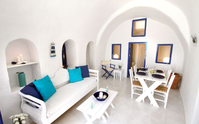 Blu Bianco Cave House