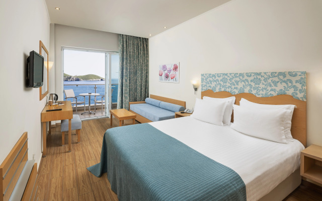 Akrotiri Beach Resort Hotel - Adults friendly